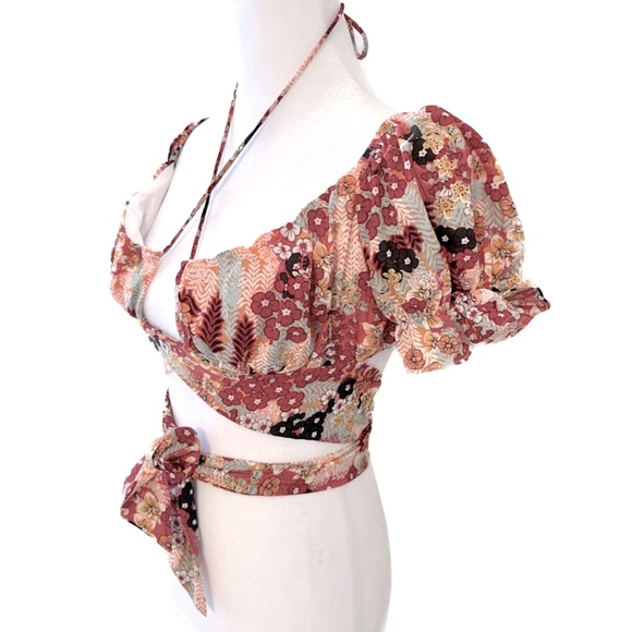 NEW ASTR THE LABEL - FLORAL PUFF SLEEVE TIE WAIST TOP - Picture 1 of 6